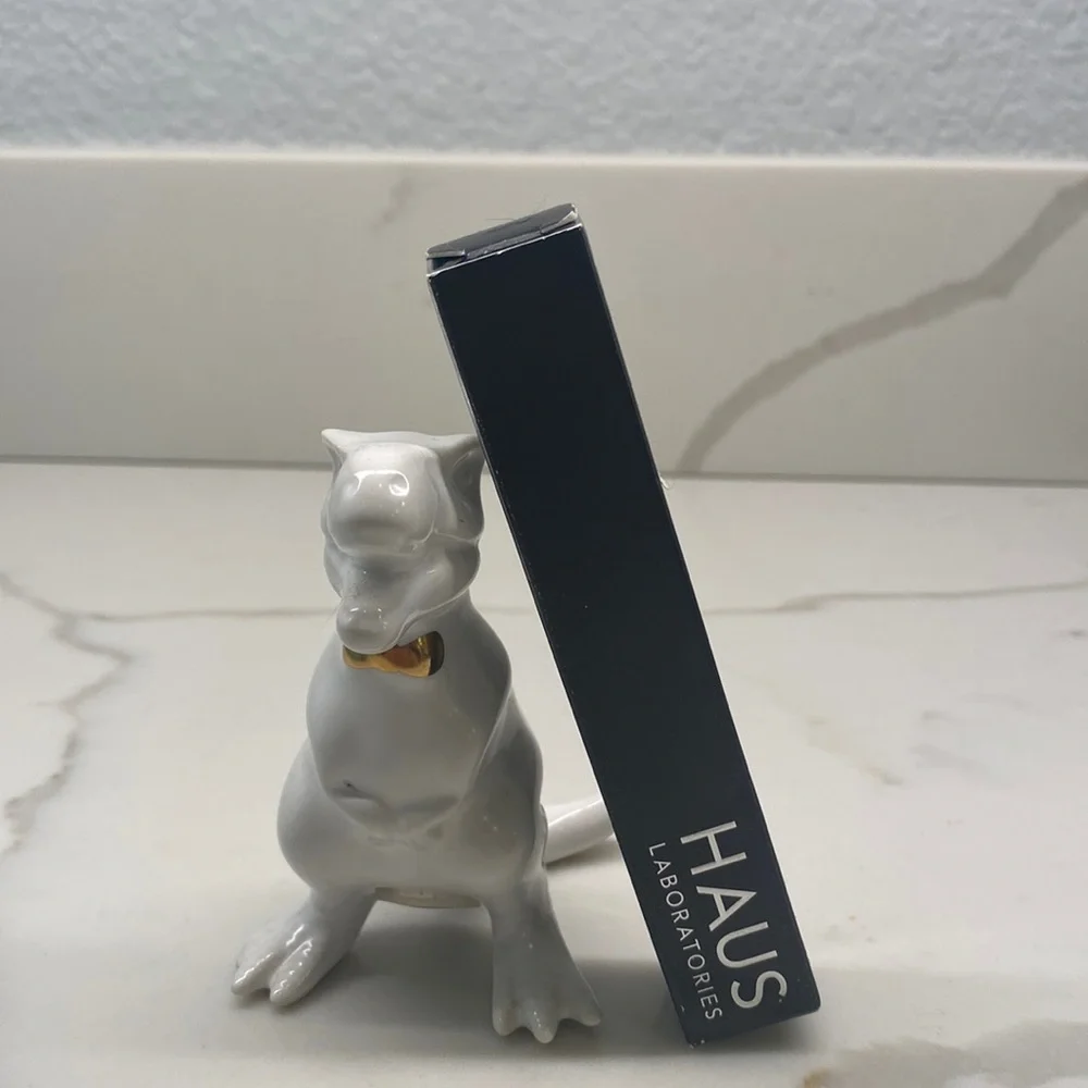 Werk Haus Laboratory Le Riot lipgloss Red